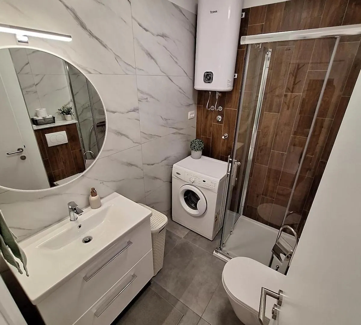 Apartment Ivko - Private Parking Pula 0*,  Croacia