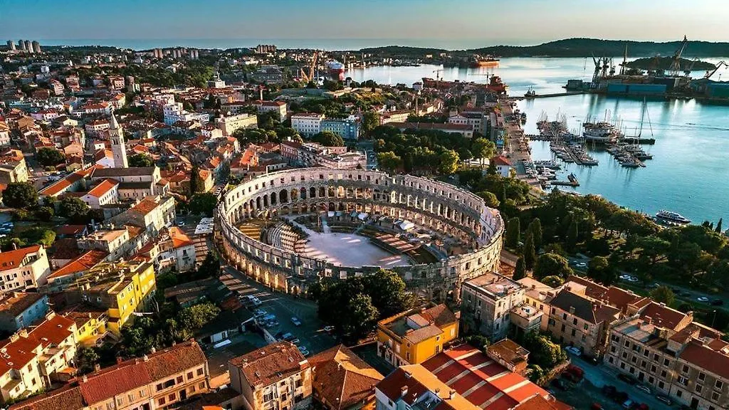 Apartment Ivko - Private Parking Pula