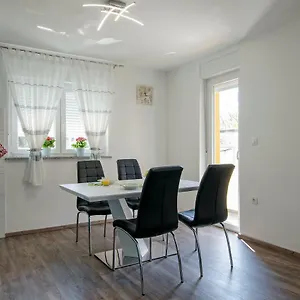 Apartamento R&d, Pula